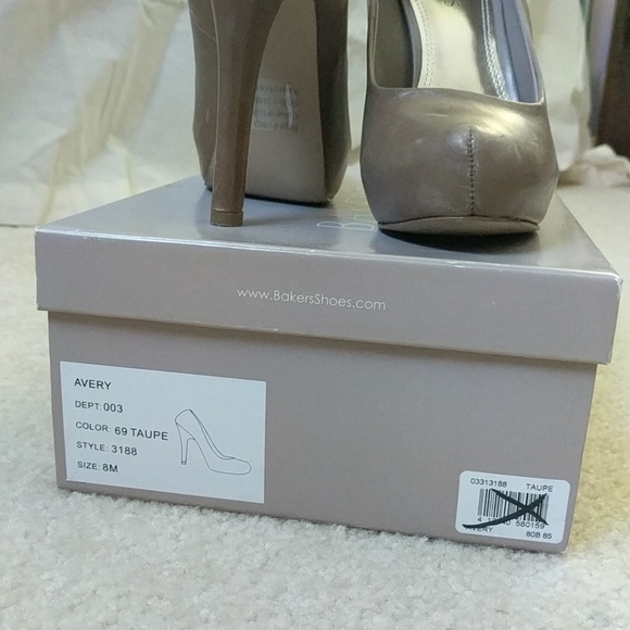 Gently used classy heels - Picture 2 of 8